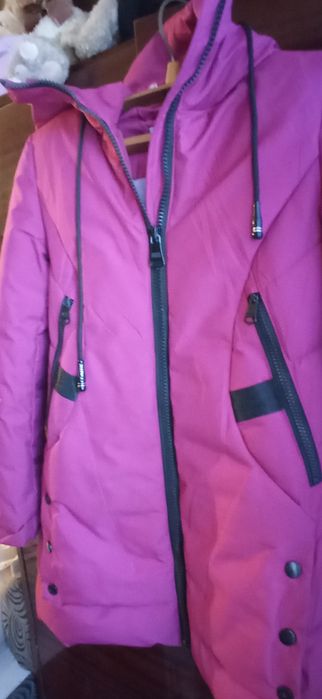 Продам куртку на девочку 6-8лет