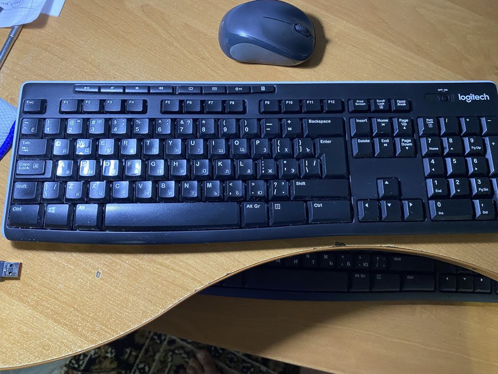Комплект клавиатура и  мышка Logitech Mk270