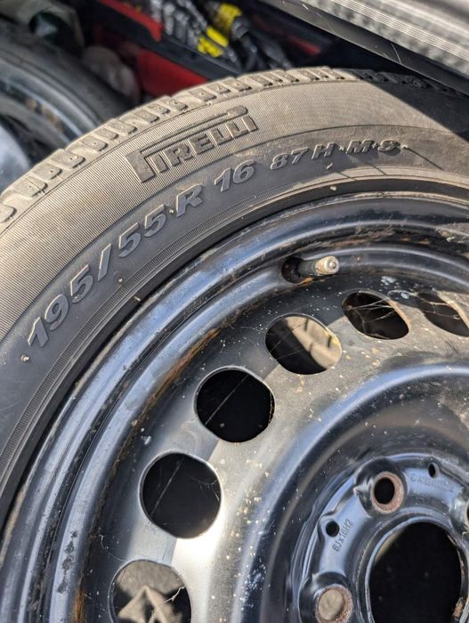 Продам комплект 4 диски з резиною Pirelly.Тільки самовивіз.