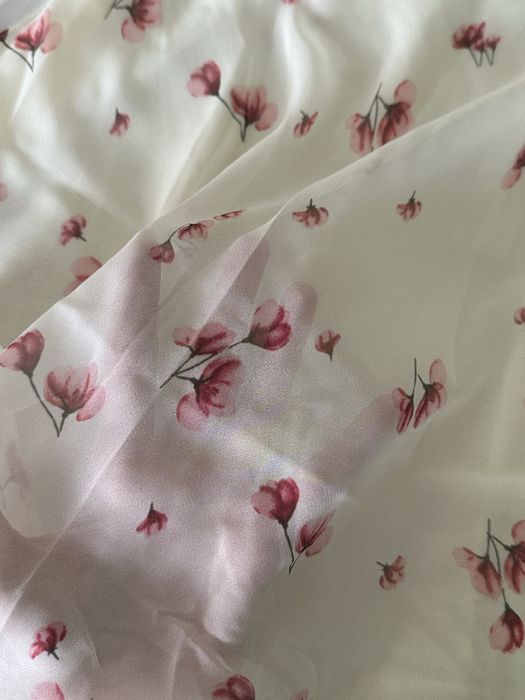 Легке ніжне плаття в якому будете відчувати себе справжньою дівчинкою