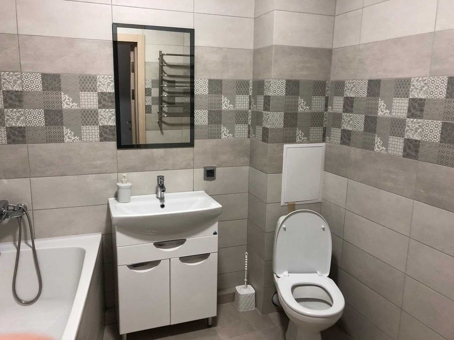 Подобово 1,5 кімнатна квартира на Озерній