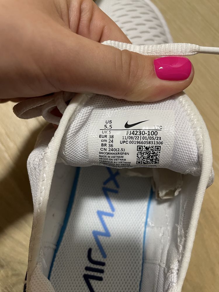 Жіночі Кросівки Nike AIR MAX 270