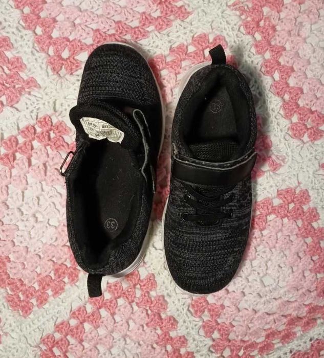 Кроссовки на мальчика (р. 32-33). Cостояние отличное!