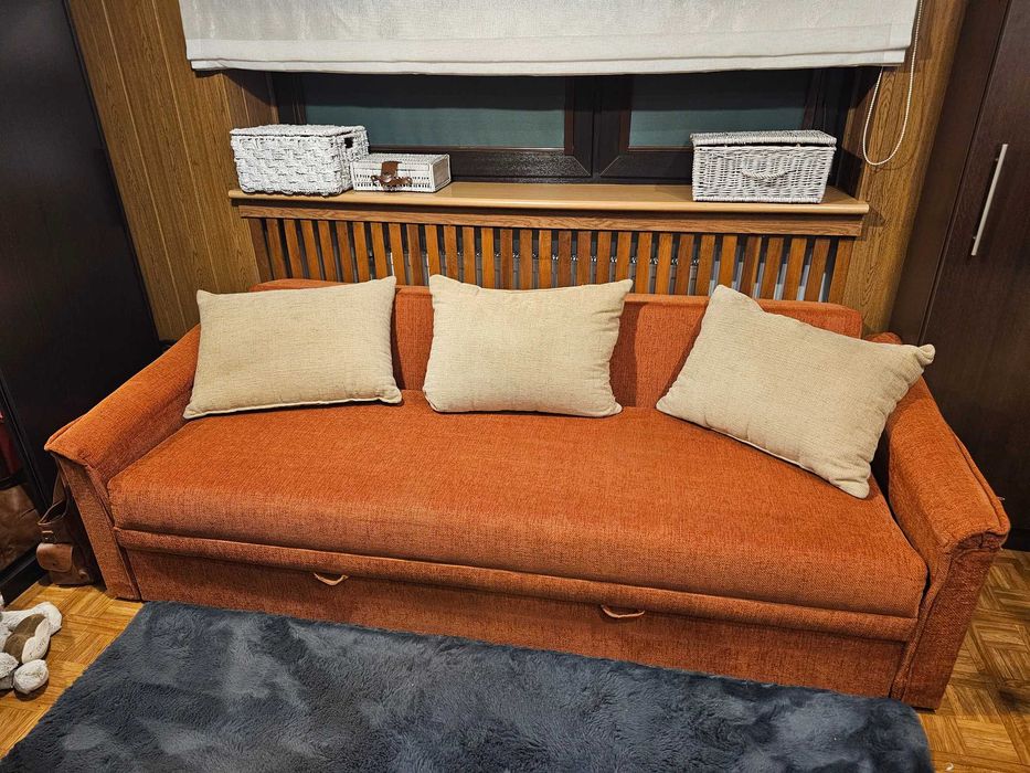 Duża kanapa rozkładana z pojemnikiem – bardzo wygodne spanie 140x200