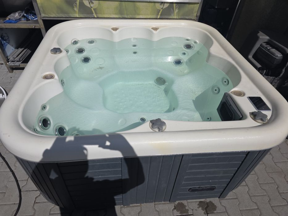 Jacuzzi jakuzi spa ogrodowe taras całoroczne gecko