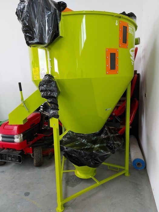 Mieszalnik pasz Twister Adraf 1000 kg