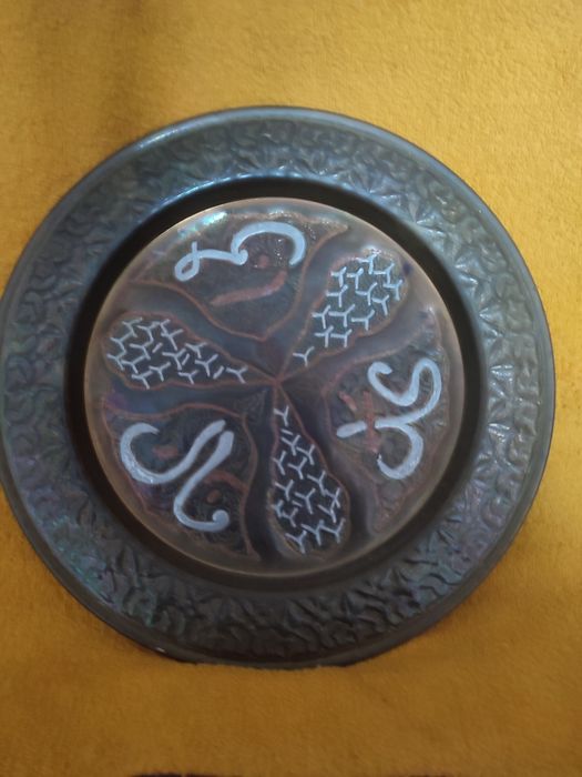 Продаю маску. ручной работы .и декоративную настенную тарелку..торг