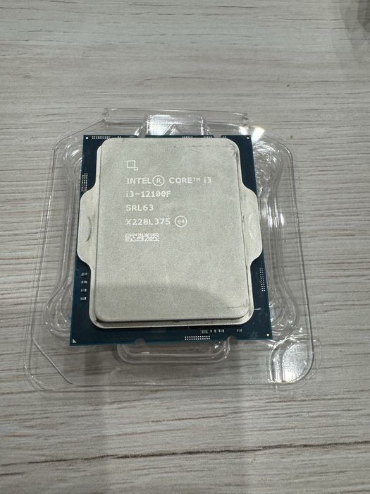 Procesor Intel Core i3 - 12100f