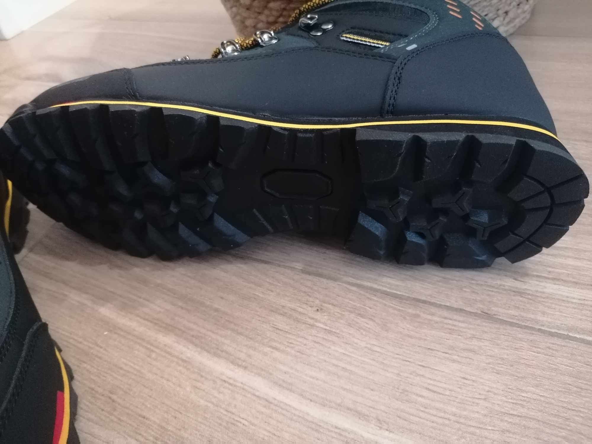 Nowe buty zimowe męskie rozmiar 45, długość wkładki 29cm