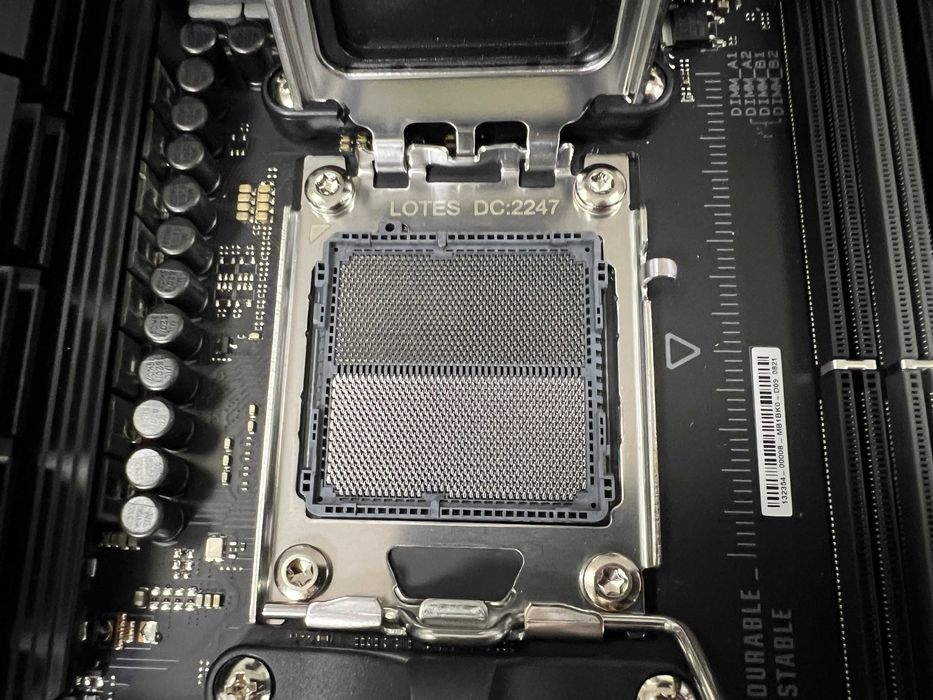 Płyta główna ASUS TUF X670E Plus WIFI AM5 DDR5 - Jak nowa !!!