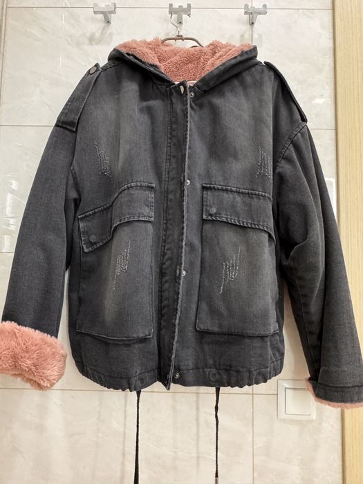 Стильна джинсова курточка. Стан нової. Вільного крою підходить до 50 р