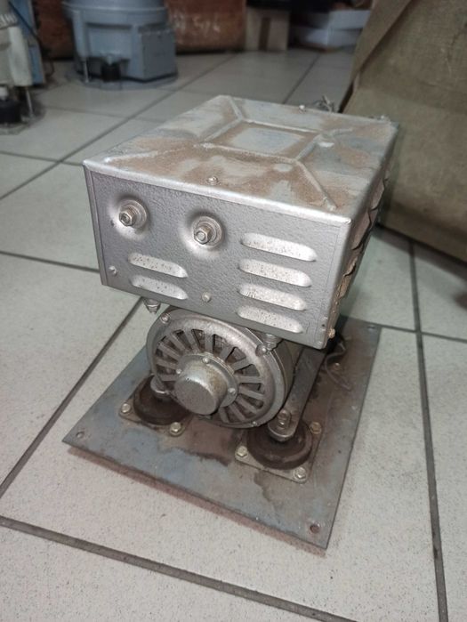 Prądnica wojskowa przetwornica wojskowa pojazd UAZ