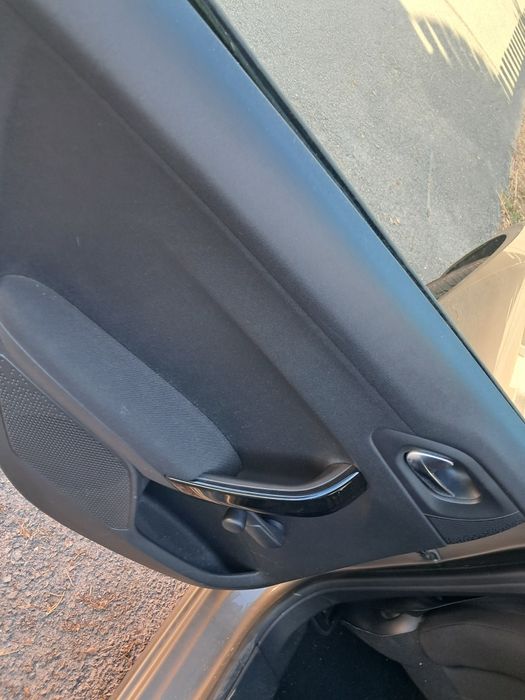 Peugeot 208 muito bom estato.