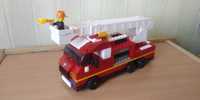 Лего пожарная машина 260 деталей в состоянии новой