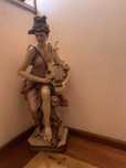 Estatueta em tom rosa
