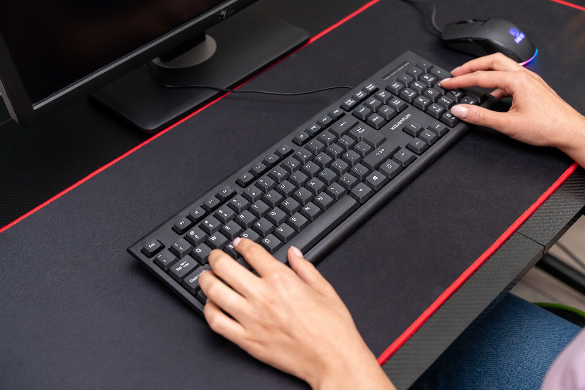Klawiatura USB xquantum Kb100 104 klawisze jak nowa