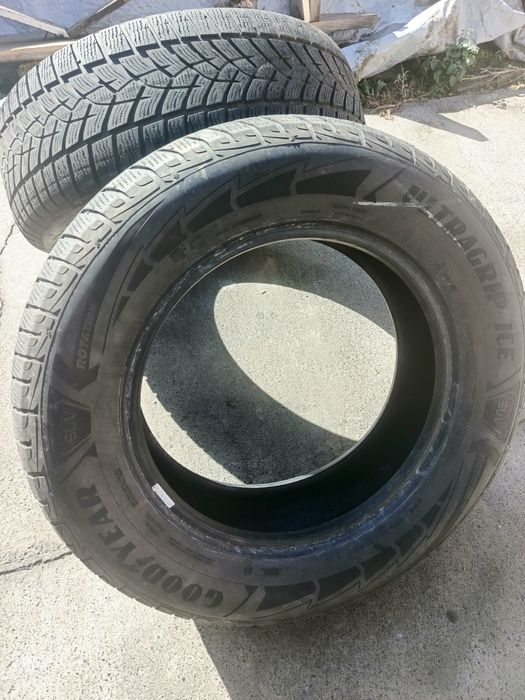 Продам резину 235/65R17