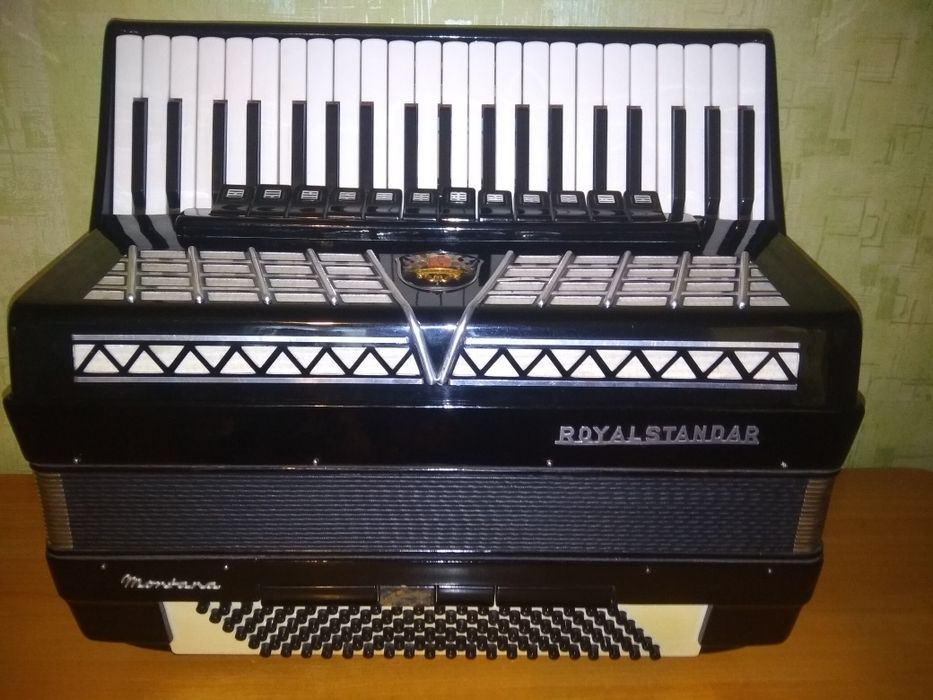 Аккордеон Royal Standard Montana полный