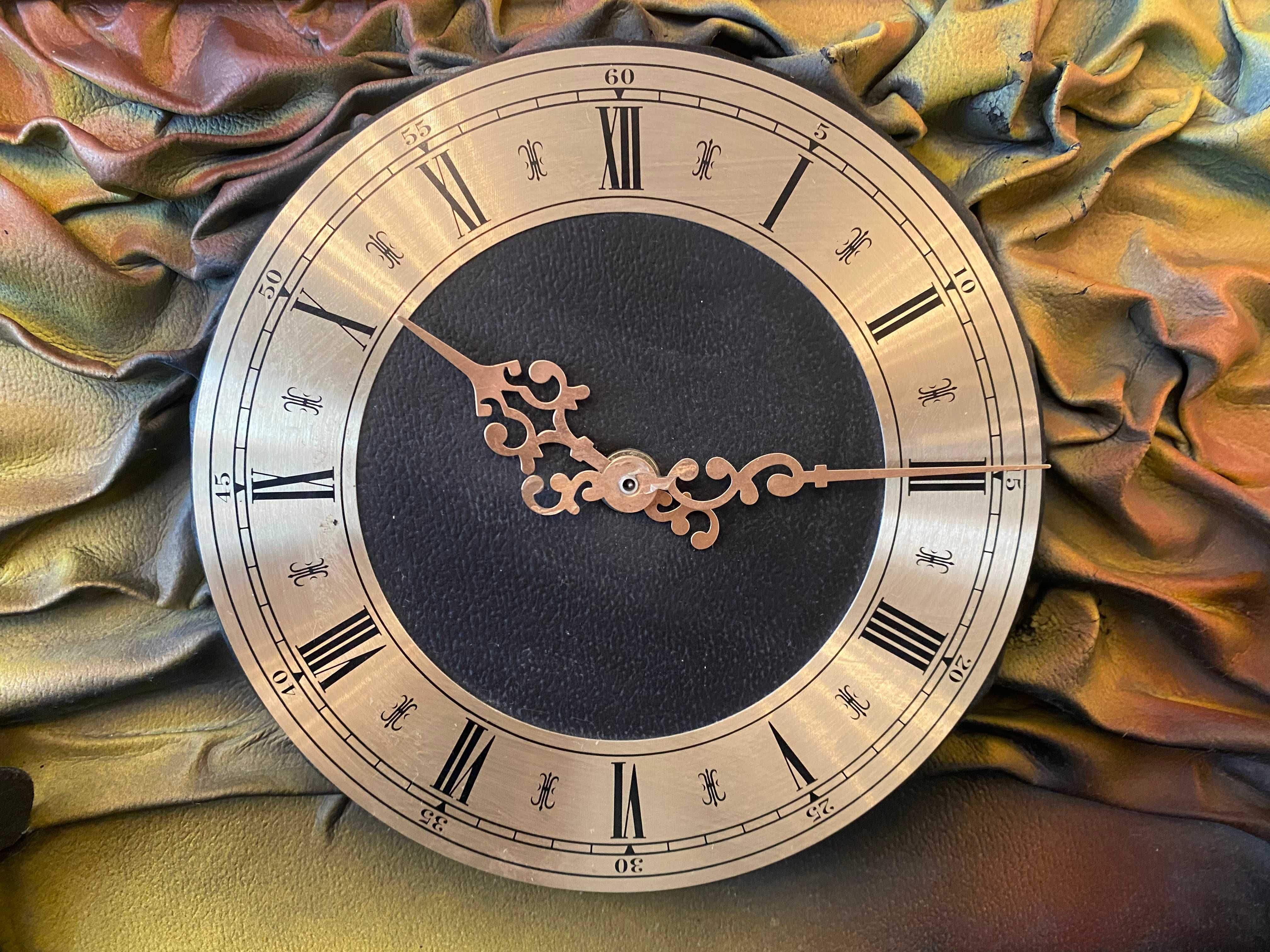 Skórzany obraz z zegarem rękodzieło