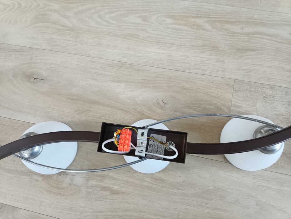 Lampa wisząca ciemna z białymi kloszami