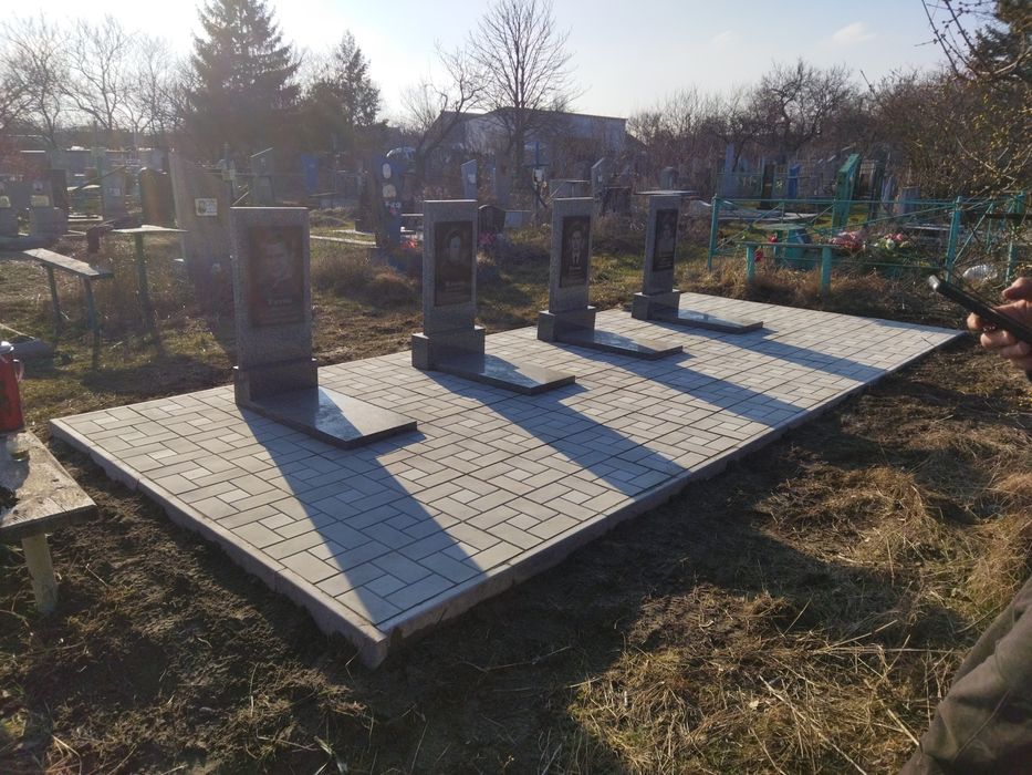 Укладка тротуарной плитки,благоустройство на кладбище
