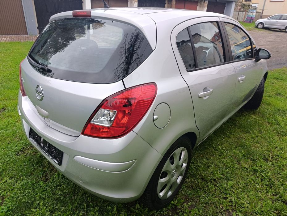Śliczny Opel Corsa D lift 1,4 benzyna 2012 rok