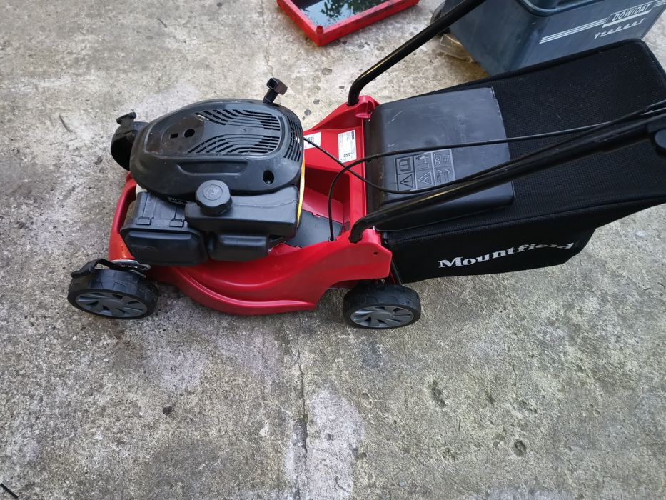 Kosiarka spalinowa z napędem MOUNTFIELD SP164