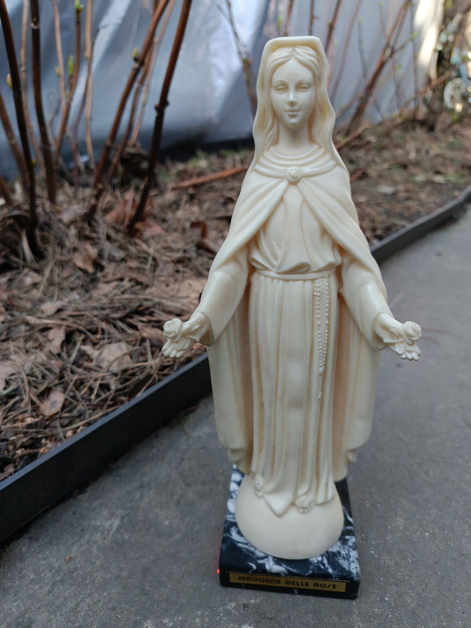 Figura Matki Bożej wykonane z masy