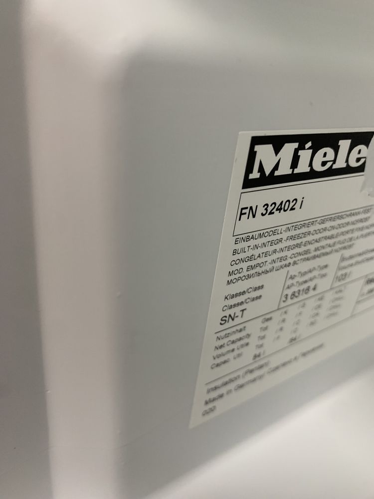 Морозильна камера  Miele під монтування  FN 32402 i