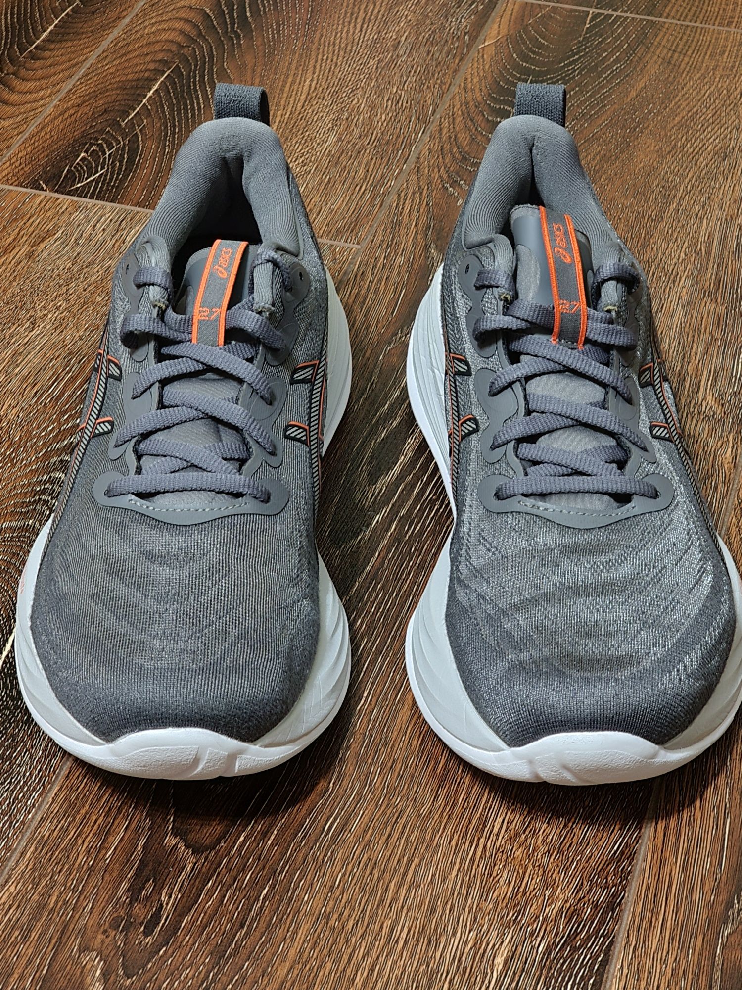 Оригінал 100% кросівки чоловічі asics comulus 27  euro 44.5
