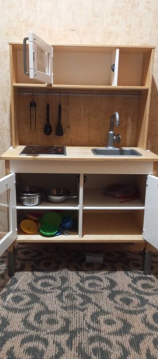 Дитяча кухня із дерева