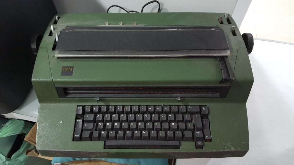 IBM electric typewriter type 670X