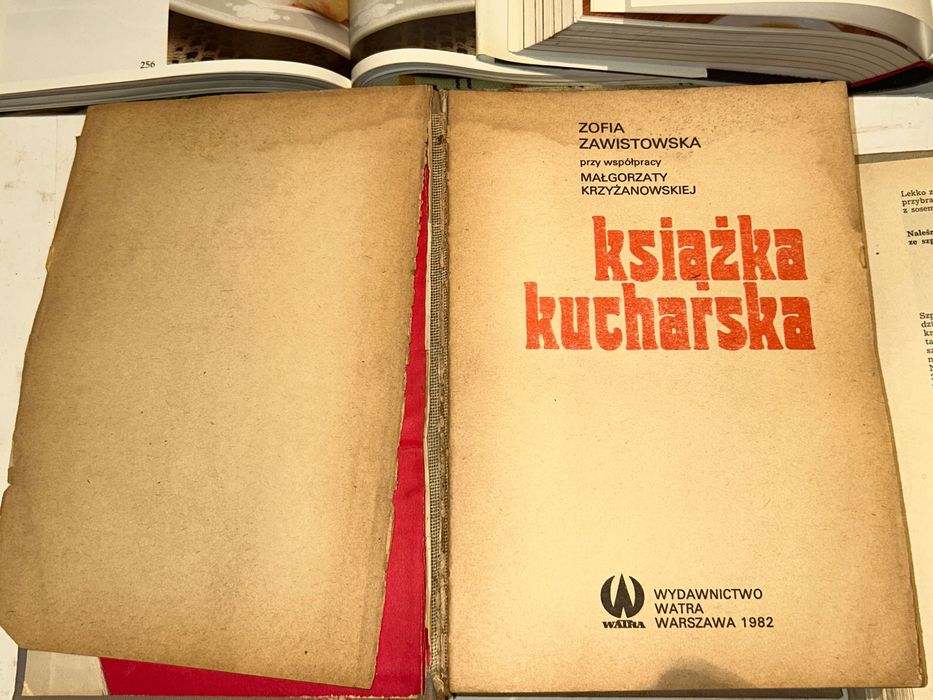 KUCHNIA POLSKA + 4 inne pozycje z lat PRL-u
