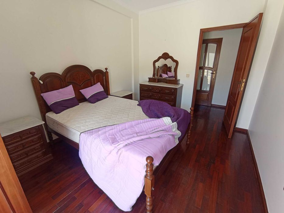 Mobília antiga de quarto