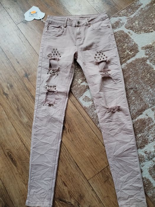Nowe beżowe spodnie z dziurami i ozdobnymi dżetami S