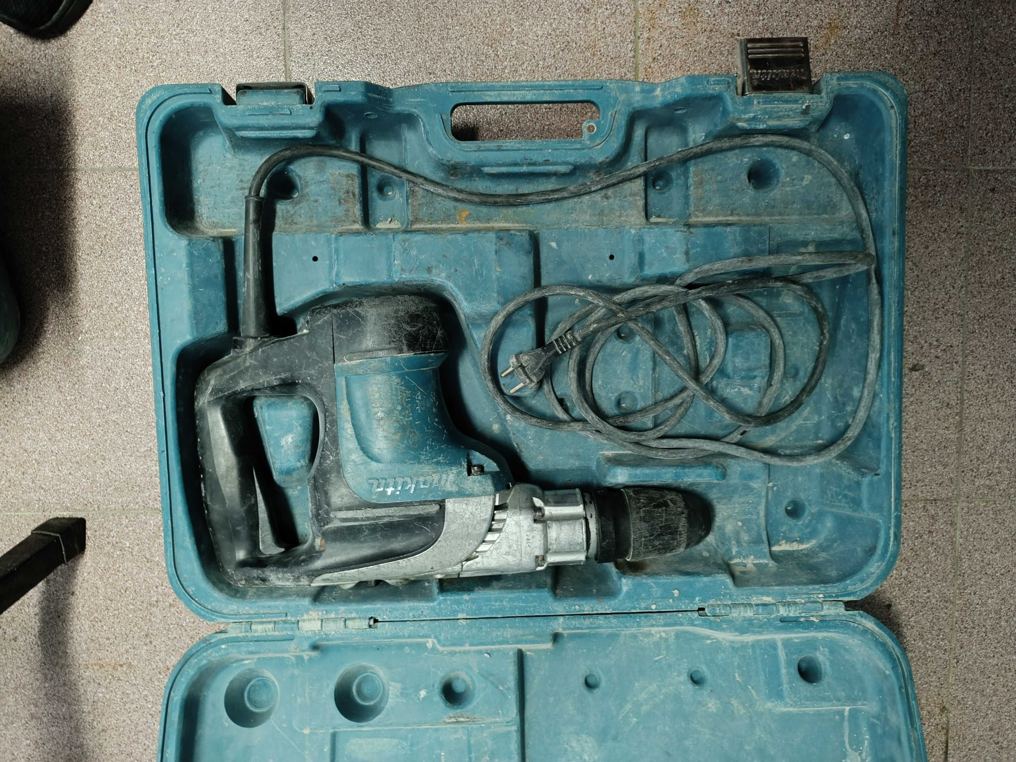 Makita Młot Udarowy Obrotowy SDS-MAX 230V 1050W 6,1J HR4002
