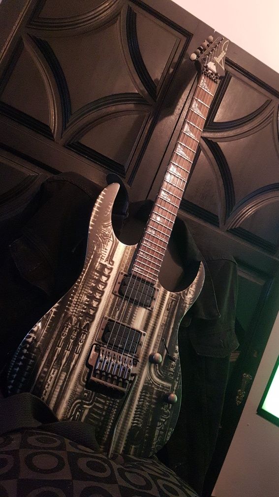 Guitarra Eléctrica Ibanez RgT Giger