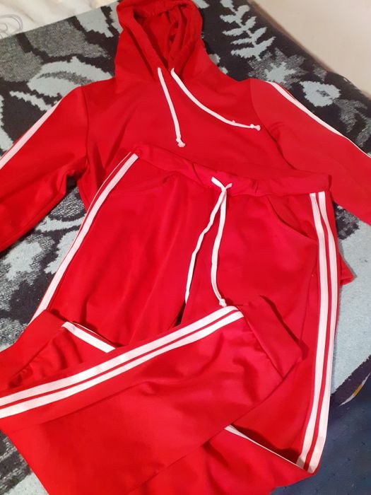 Продам женский спортивный костюм. Розмер S.