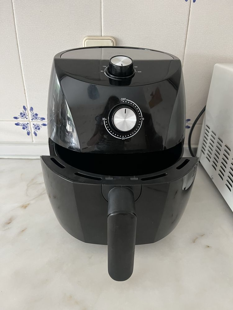 Airfryer preta disponível