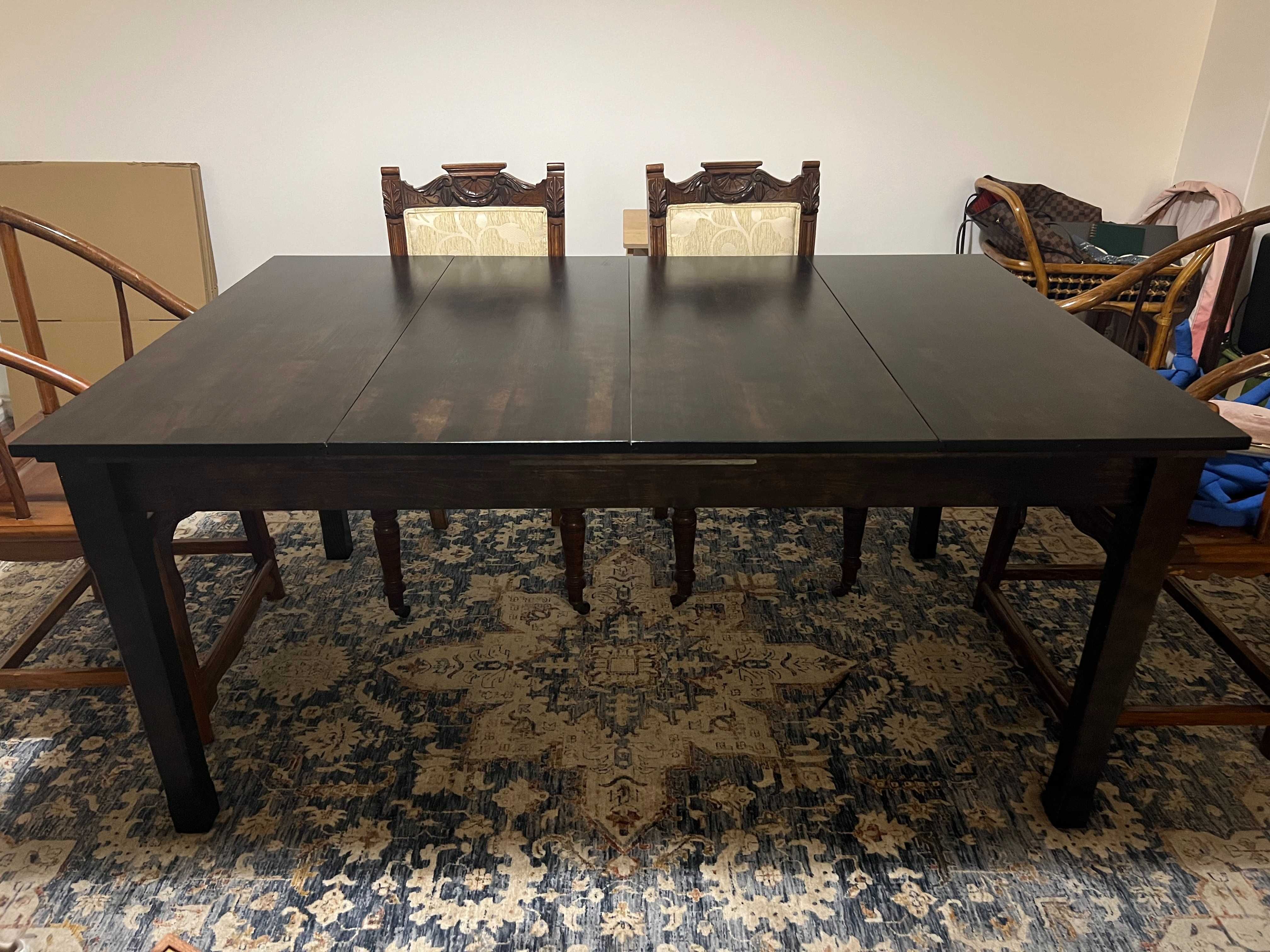 Combination dining and gaming table / Combo mesa de jogar e jantar
