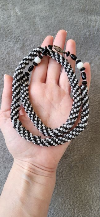 Вироби з бісеру, кольє, джгути