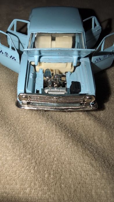 Волга блакитного кольору