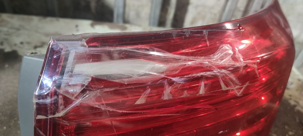 Внешний задний фонарь Тайота Авенсис т270