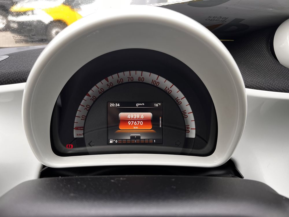 Smart forfour 1.0 - 8200€ - 90 mil kms