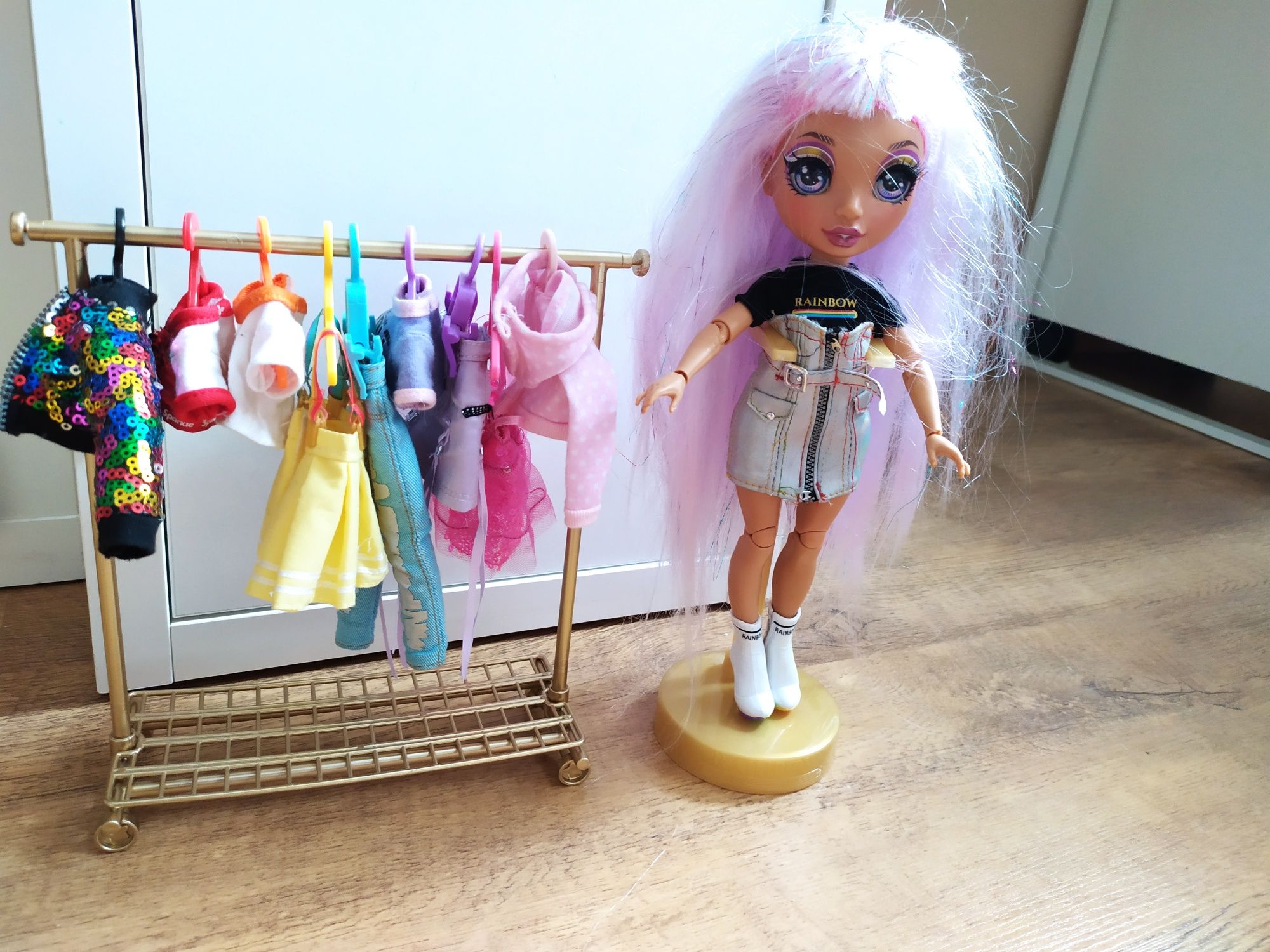 Avery Styles Rainbow High