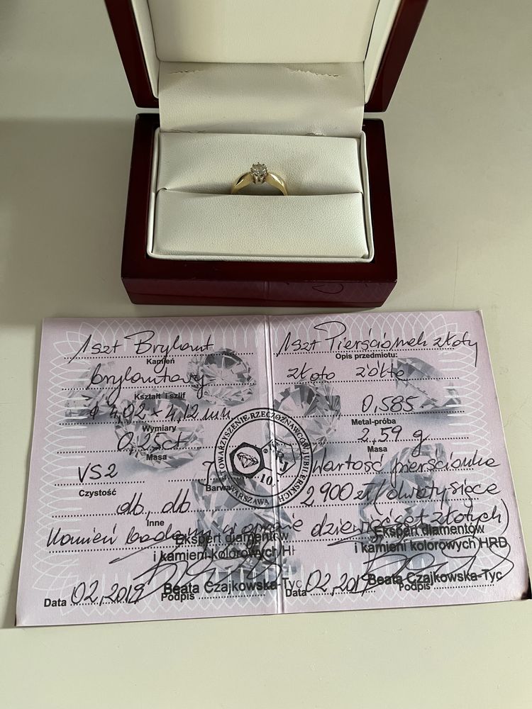 Złoty pierścionek z brylantem 585, certyfikat
