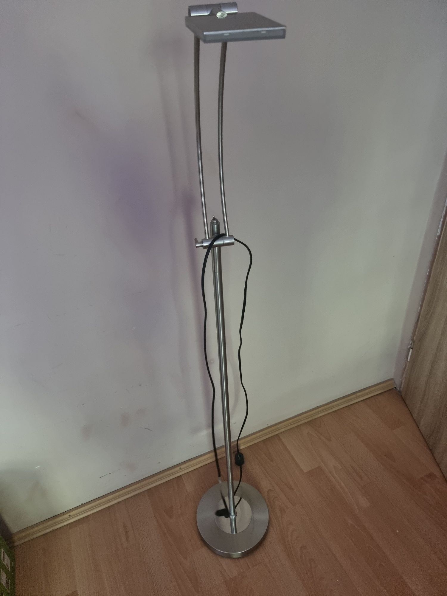 Lampa stojąca LED