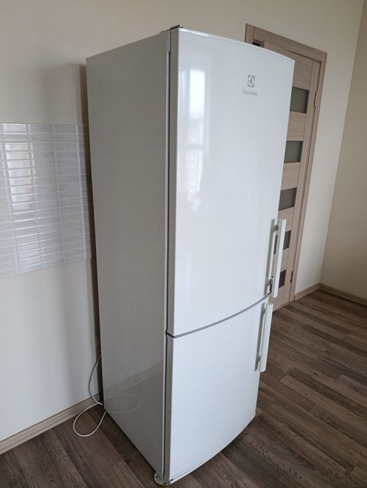 Холодильник Electrolux EN3400AOW
