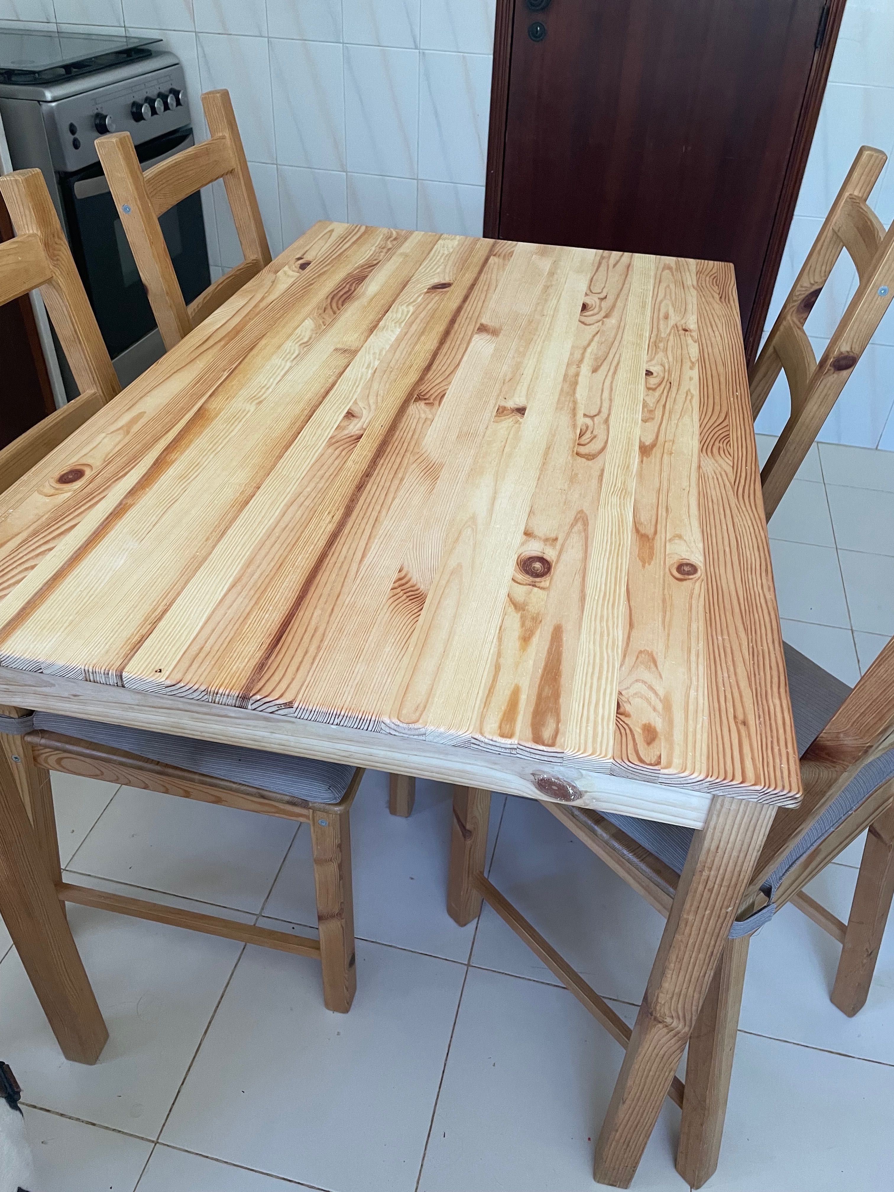 Mesa e 4 Cadeiras conjunto em Pinho Maciço (IKEA, INGO / IVAR)