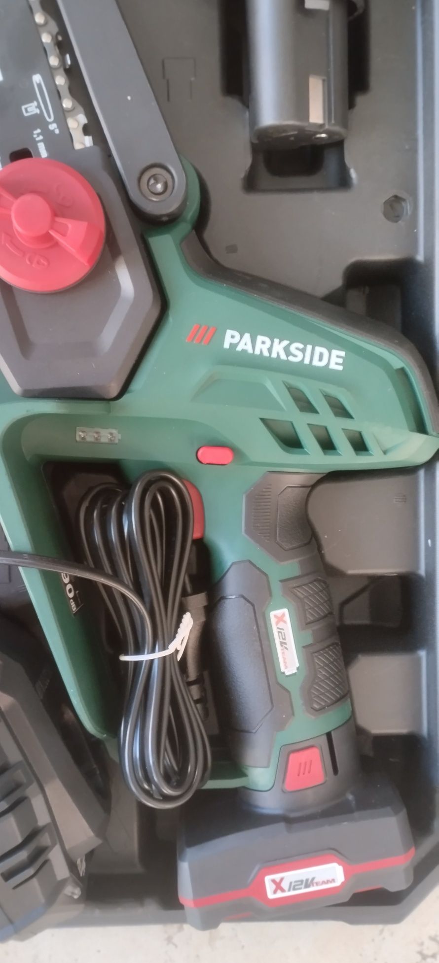 Mini serra Parkside nova com 2 baterias 4 Ah e carregador